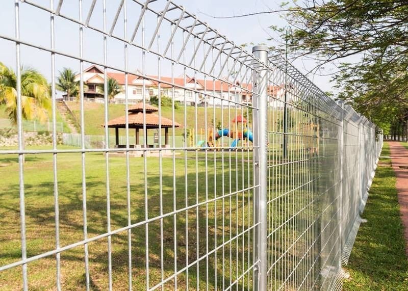 50×150mm Welded Wire Mesh Fencing Galvanized Triangle Roll Top And ...