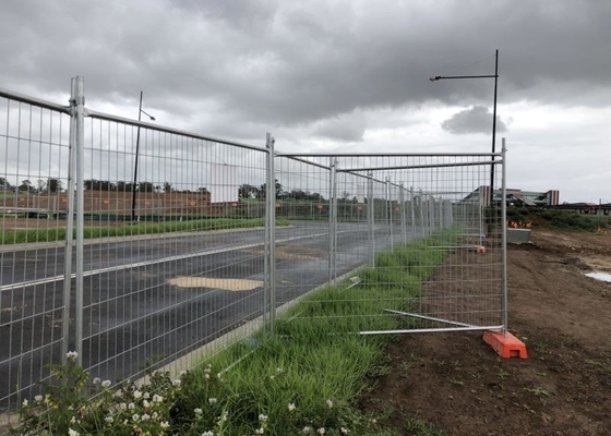 Galvanized Welded Mesh Filled Steel Temporary Fence For Sports Events