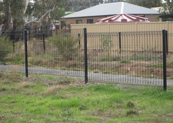 Beautiful Looking Euro Ral6005 Rolled Top Fence For Gated Community Guard House